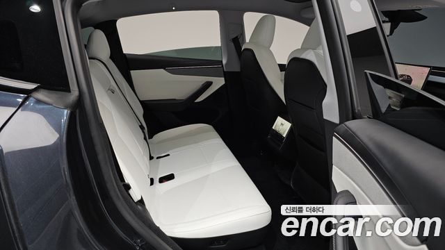 Tesla Model Y 2025 — photo 18
