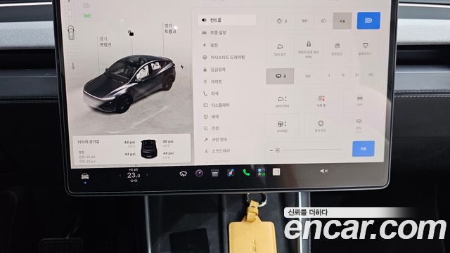 Tesla Model Y 2025 — photo 23