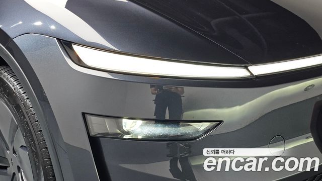 Tesla Model Y 2025 — photo 8