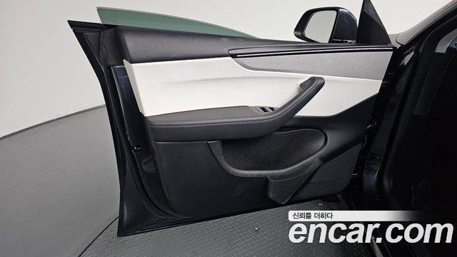 Tesla Model Y 2025 — photo 14