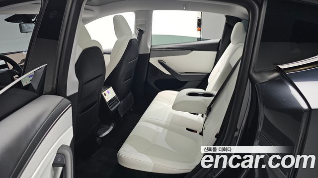 Tesla Model Y 2025 — photo 16