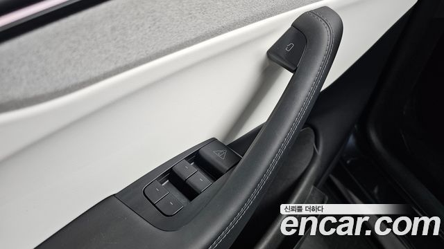Tesla Model Y 2025 — photo 28