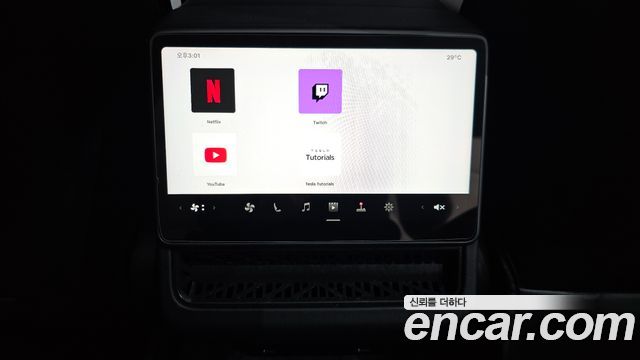 Tesla Model Y 2025 — photo 31