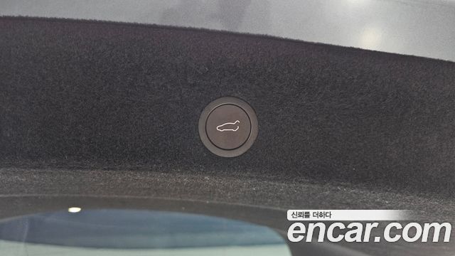 Tesla Model Y 2025 — photo 35