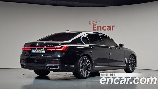 BMW 7-Series 2022 — photo 2
