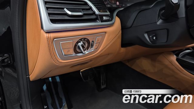 BMW 7-Series 2022 — photo 28