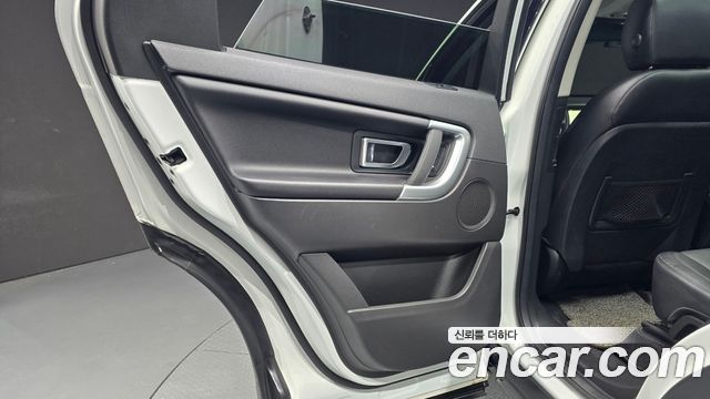 Land Rover Discovery Sport 2018 — photo 15