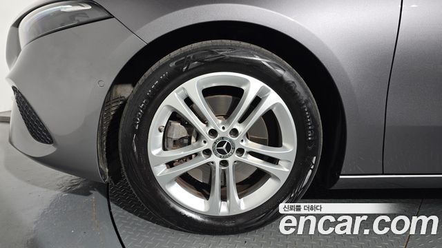 Mercedes-Benz A-Class 2025 — photo 5