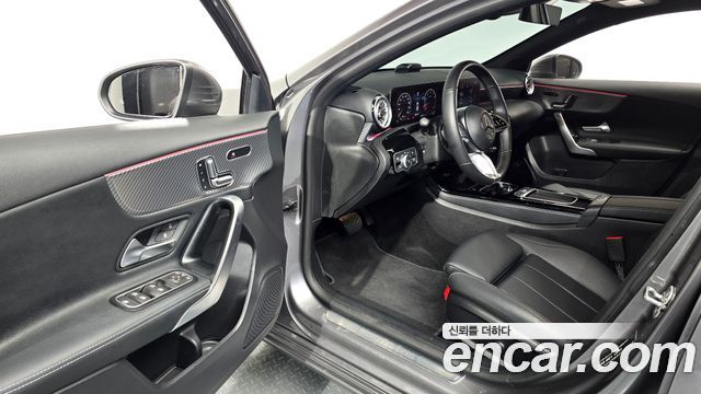 Mercedes-Benz A-Class 2025 — photo 10