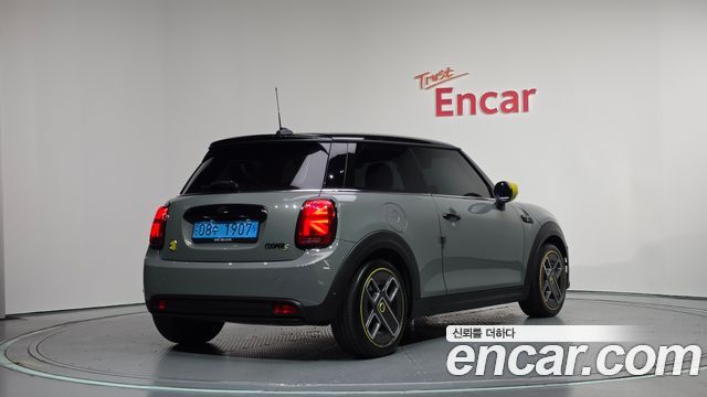 Mini Cooper 2022 — photo 2