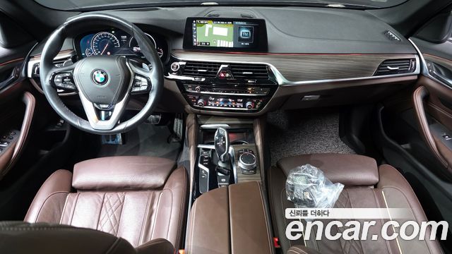 BMW 5-Series 2018 — photo 10