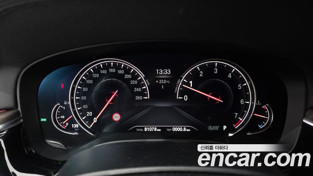 BMW 5-Series 2018 — photo 11