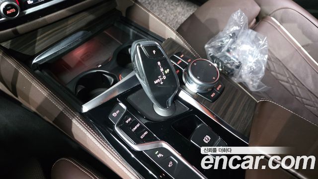 BMW 5-Series 2018 — photo 12