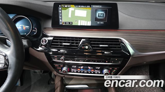 BMW 5-Series 2018 — photo 20