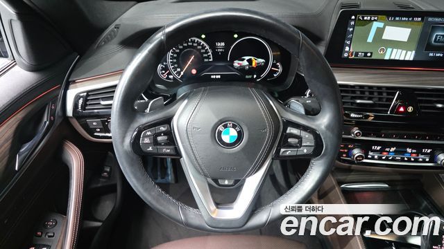 BMW 5-Series 2018 — photo 21