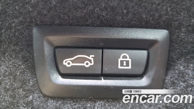 BMW 5-Series 2018 — photo 24
