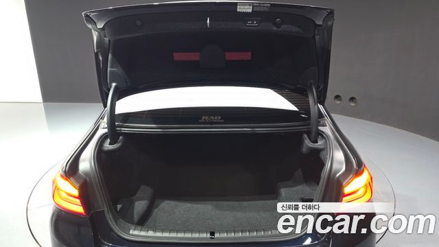 BMW 5-Series 2018 — photo 25