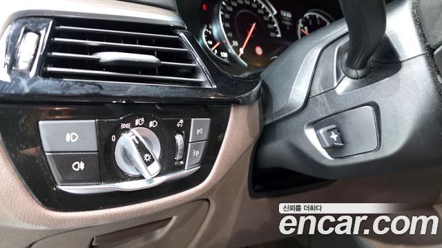 BMW 5-Series 2018 — photo 26