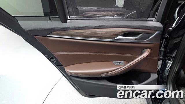 BMW 5-Series 2018 — photo 15