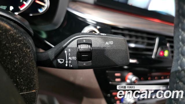 BMW 5-Series 2018 — photo 27