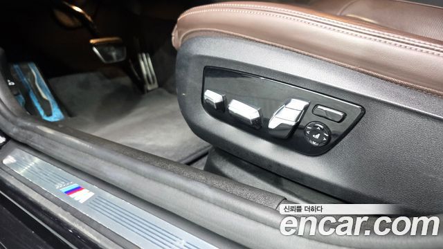 BMW 5-Series 2018 — photo 31