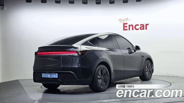 Tesla Model Y 2026 — photo 2
