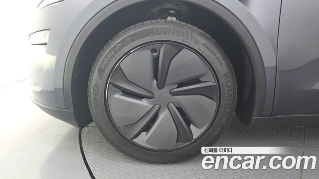 Tesla Model Y 2026 — photo 5