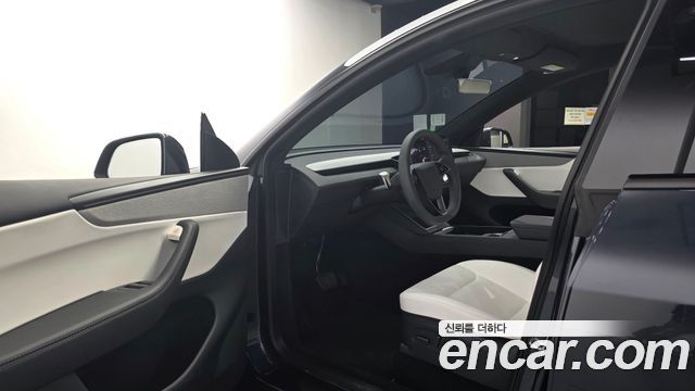 Tesla Model Y 2026 — photo 13