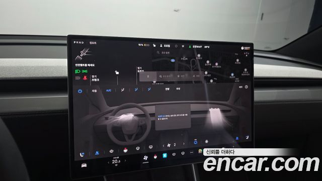 Tesla Model Y 2026 — photo 23