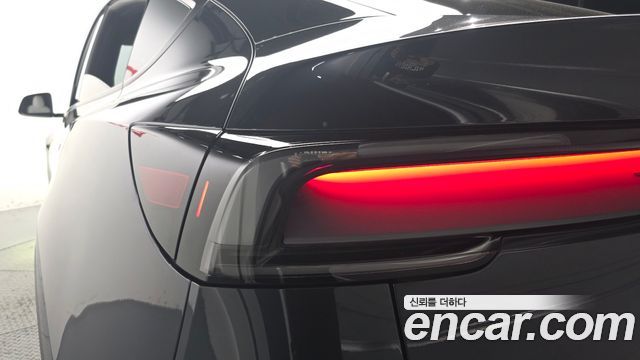 Tesla Model Y 2026 — photo 9