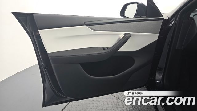 Tesla Model Y 2026 — photo 14