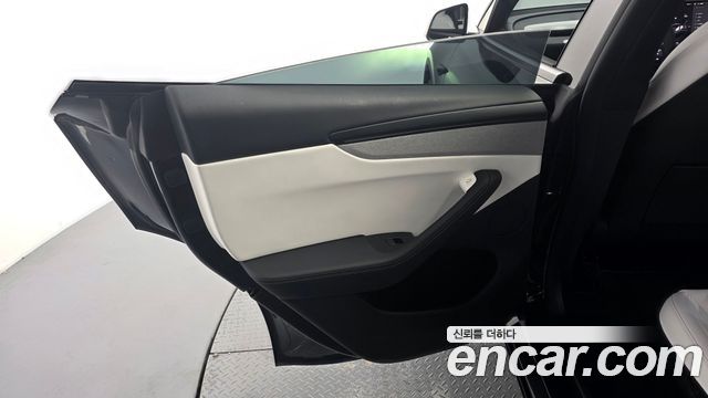 Tesla Model Y 2026 — photo 15