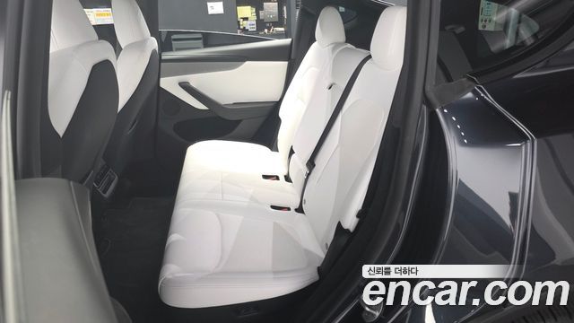 Tesla Model Y 2026 — photo 16