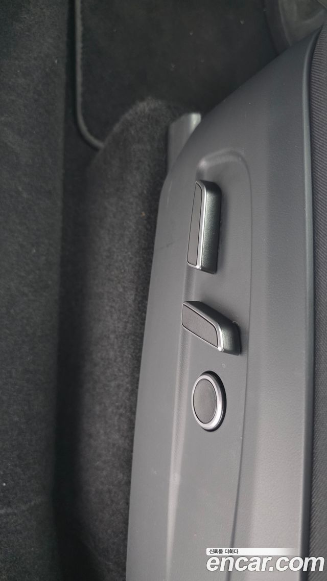 Tesla Model Y 2026 — photo 37
