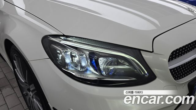 Mercedes-Benz C-Class 2023 — photo 8
