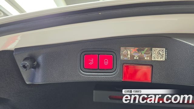 Mercedes-Benz C-Class 2023 — photo 30