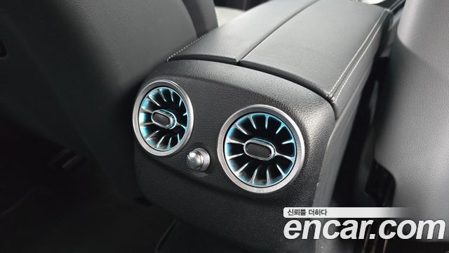 Mercedes-Benz C-Class 2023 — photo 31