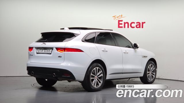 Jaguar F-PACE 2017 — photo 2