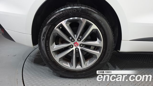 Jaguar F-PACE 2017 — photo 5