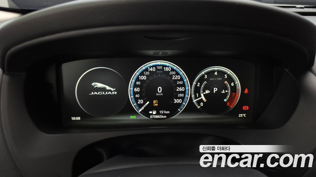 Jaguar F-PACE 2017 — photo 8