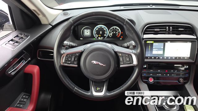 Jaguar F-PACE 2017 — photo 13