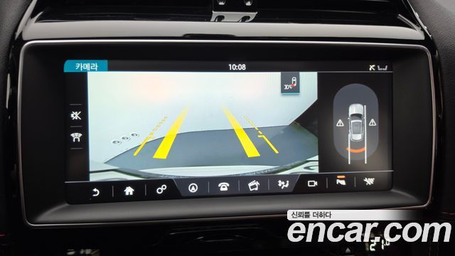 Jaguar F-PACE 2017 — photo 16