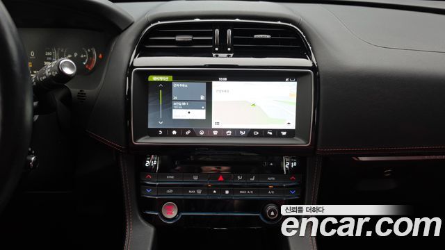 Jaguar F-PACE 2017 — photo 19
