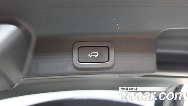 Jaguar F-PACE 2017 — photo 20
