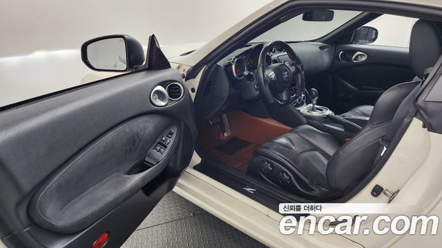 Nissan 370Z 2017 — photo 10