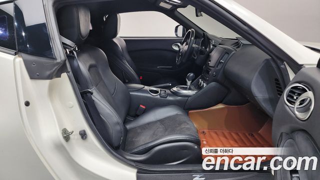 Nissan 370Z 2017 — photo 11