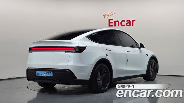 Tesla Model Y 2025 — photo 2