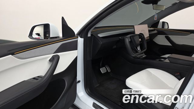 Tesla Model Y 2025 — photo 13