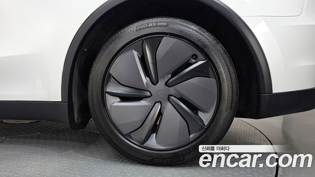 Tesla Model Y 2025 — photo 7