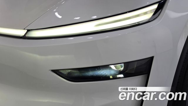 Tesla Model Y 2025 — photo 8
